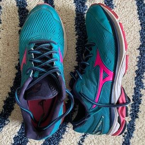 Women’s Mizuno Wave Rider 20 - size 8.5